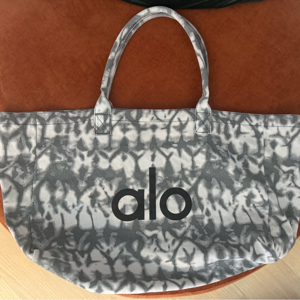 ALO Yoga Tie Dye Shopper Bag